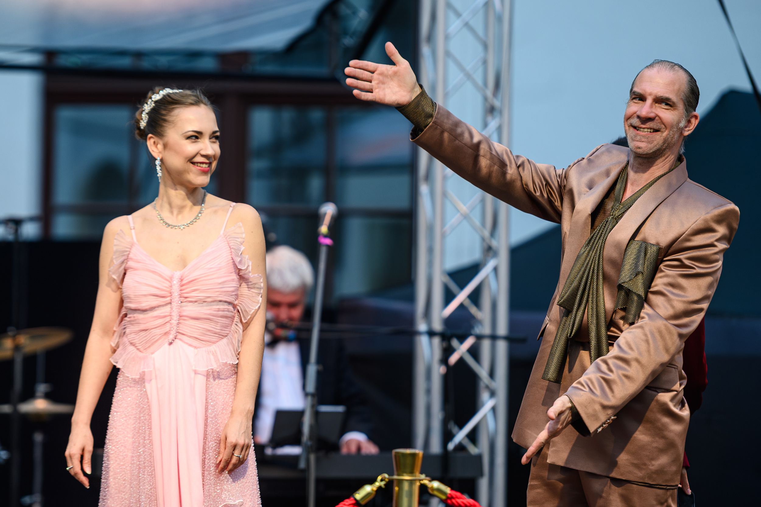 veľa kriku pre nič - fotografia 8